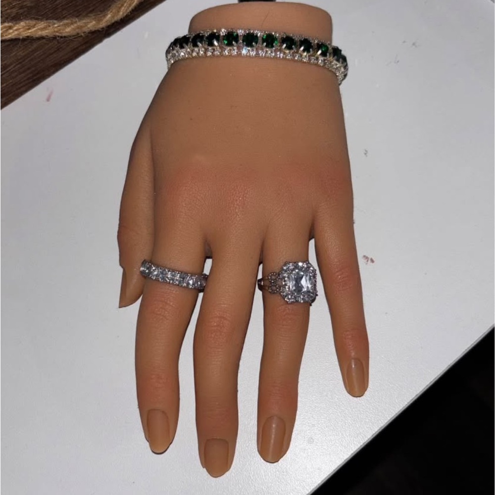 Silicone display hand